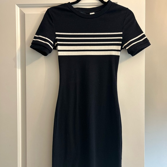 H&M short sleeve navy jersey dress size: US 4 - Picture 2 of 5